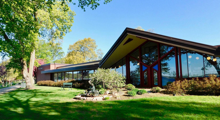 Lake Geneva Public Library